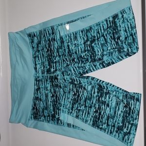 Champion duo dry capri workout leggings. Size S